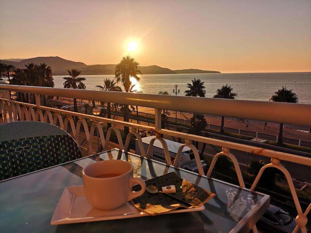 Beach Front, Superbe Appartement Pour 4 Personnes 니스 외부 사진