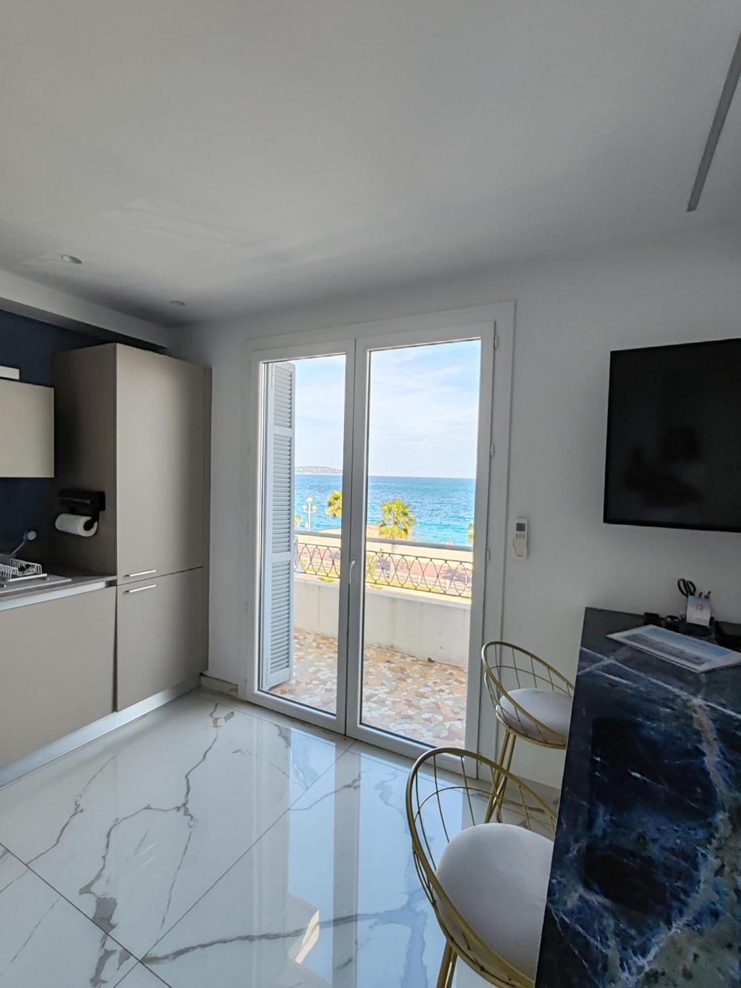 Beach Front, Superbe Appartement Pour 4 Personnes 니스 외부 사진