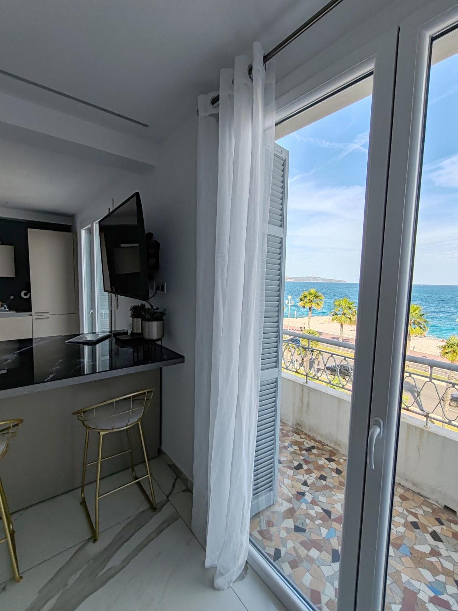 Beach Front, Superbe Appartement Pour 4 Personnes 니스 외부 사진