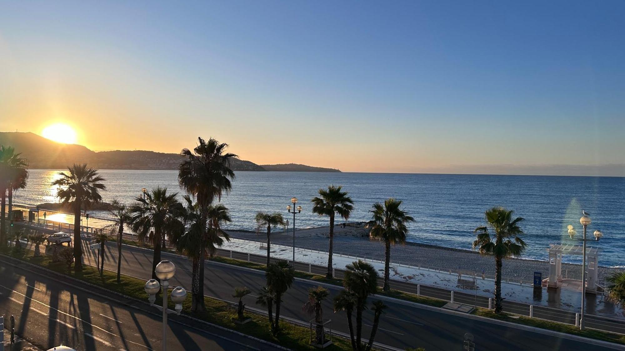 Beach Front, Superbe Appartement Pour 4 Personnes 니스 외부 사진