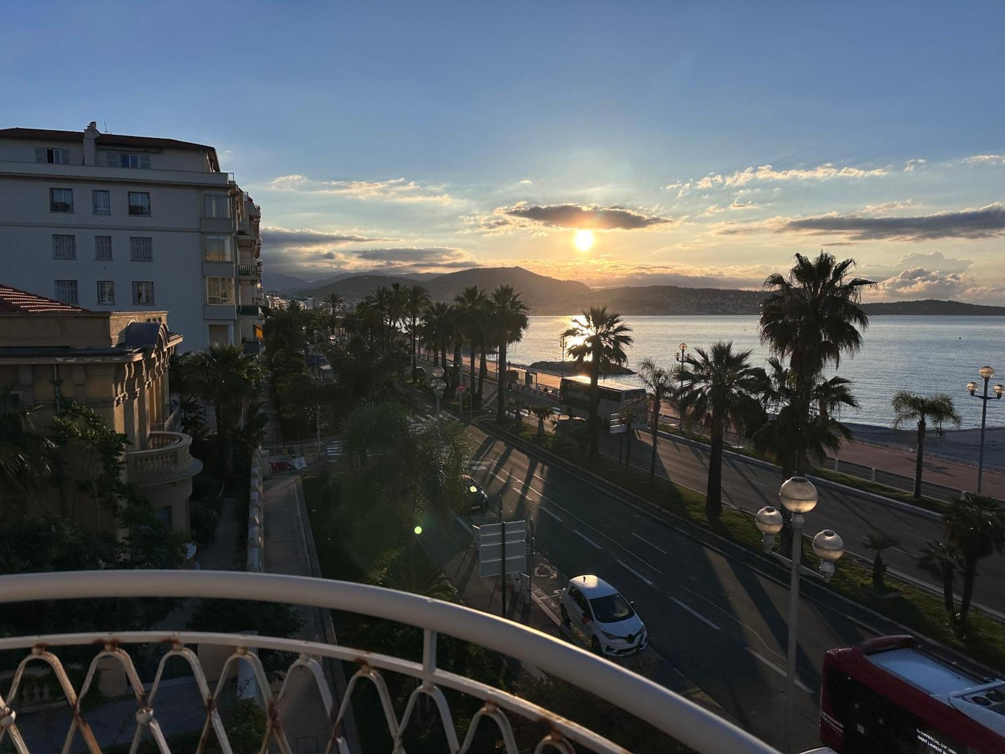 Beach Front, Superbe Appartement Pour 4 Personnes 니스 외부 사진