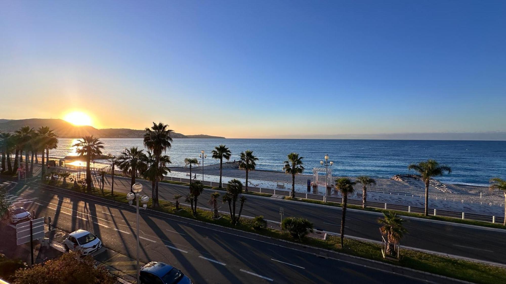 Beach Front, Superbe Appartement Pour 4 Personnes 니스 외부 사진